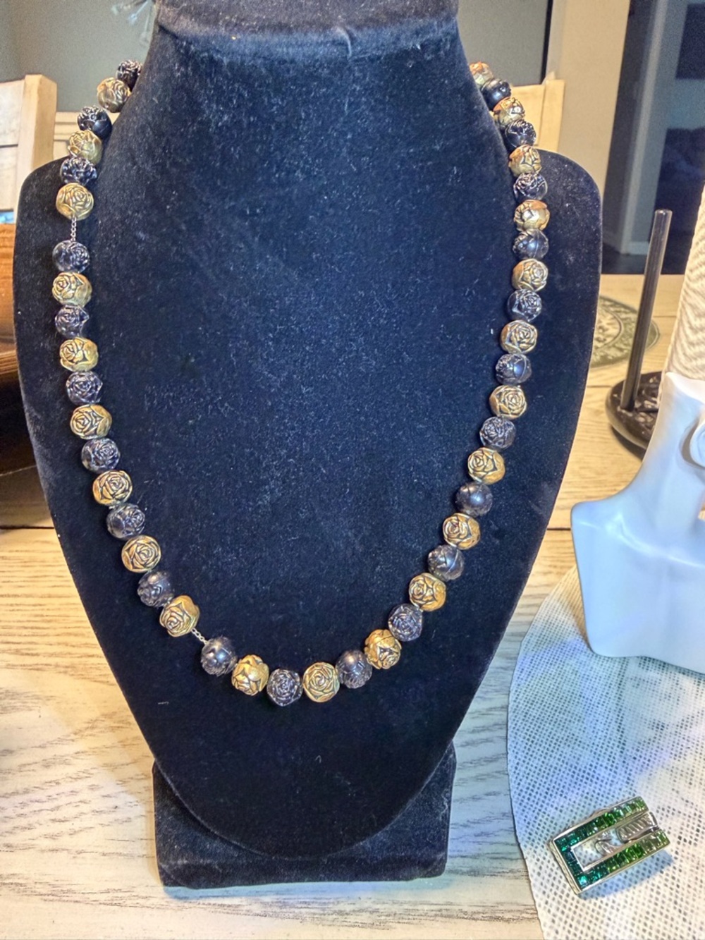 1-20-12k Gold and Black Rose Bead Necklace - Women's Fashion Jewelry